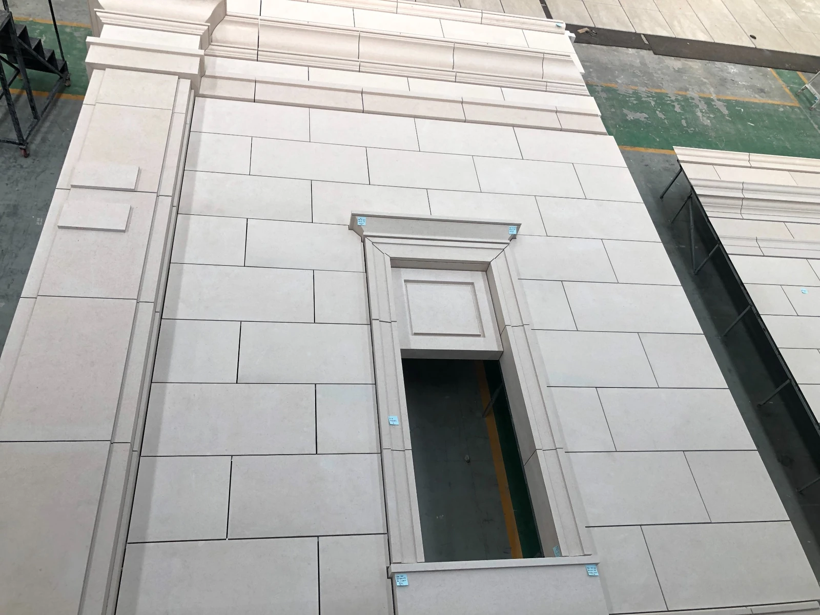 Guida al rivestimento a secco per esterni in pietra calcarea Porto Beige
