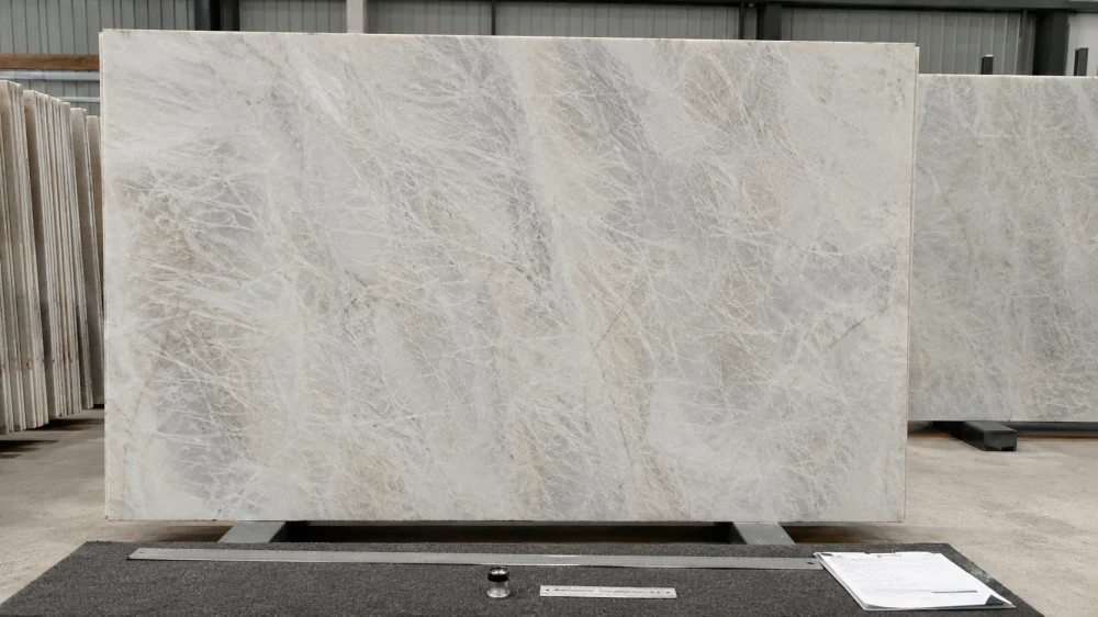 cristallo-quartzite-crystal-natural-feature-inspection